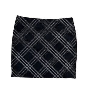⭐️ Le Chateau black and white mini skirt- size small